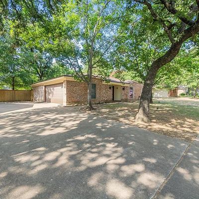 1516 Circle Ln, Bedford, TX 76022