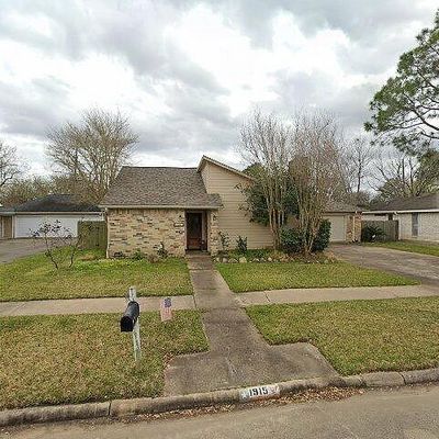 1915 Plantation Dr, Richmond, TX 77406