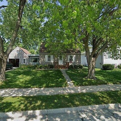 1916 Wall St, Waukesha, WI 53188