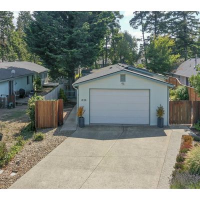 1920 37th St, Florence, OR 97439