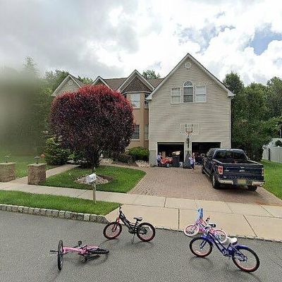 17 Meredith Way, Hazlet, NJ 07730