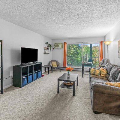 1700 Four Oaks Road #241, Eagan, MN 55121