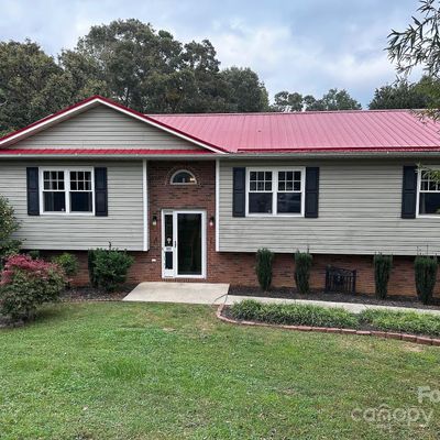 1740 Acorn Ave, Hudson, NC 28638