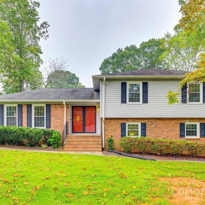 210 Oakwood Dr, Mount Holly, NC 28120