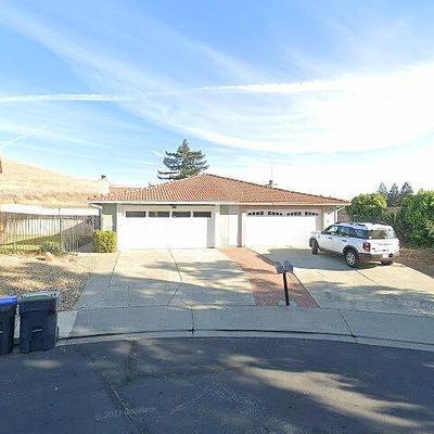 2100 Greenfield Dr, Fairfield, CA 94534