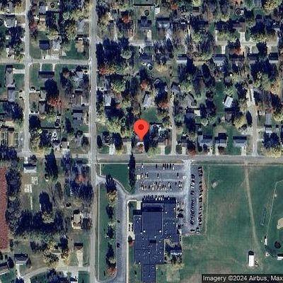 211 E Southmoor St, Manito, IL 61546