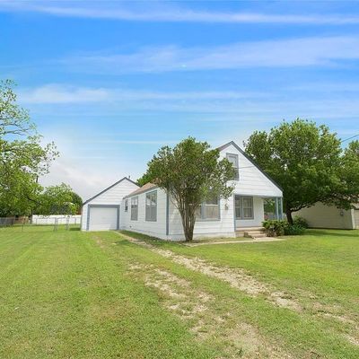 211 S Hickory St, Muenster, TX 76252