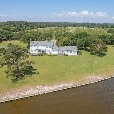 213 Martin Farm Ln, Knotts Island, NC 27950