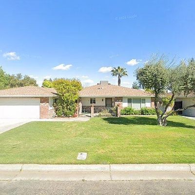 213 Sassafras Dr, Madera, CA 93637