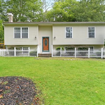 218 Arbutus Ln, Milford, PA 18337