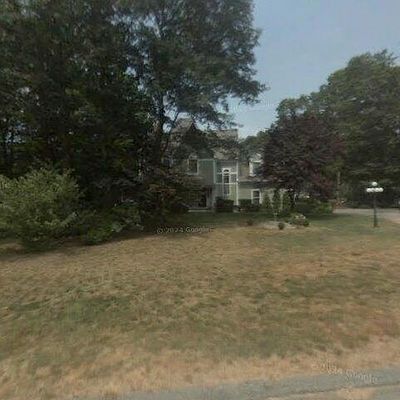 22 Willow Ln, East Lyme, CT 06333