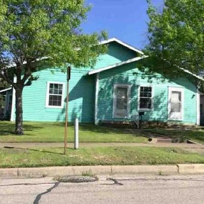 220 W Wardville St, Cleburne, TX 76033