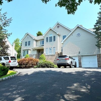 20 Hillside Dr, East Hanover, NJ 07936