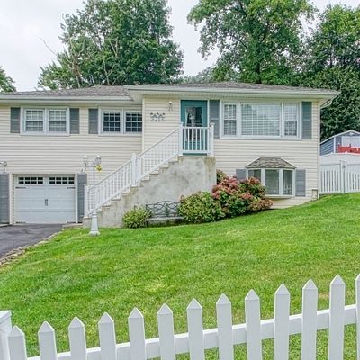 20 Mast Rd, Hopatcong, NJ 07843