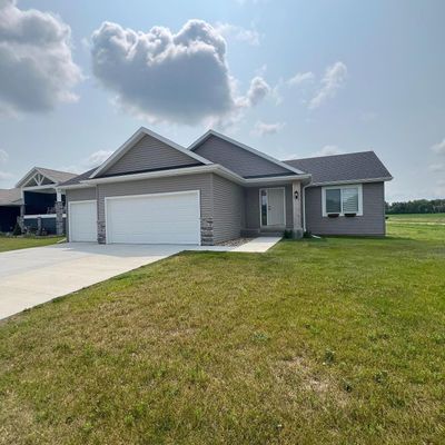 2001 Elk Run Dr Se, Pine Island, MN 55963