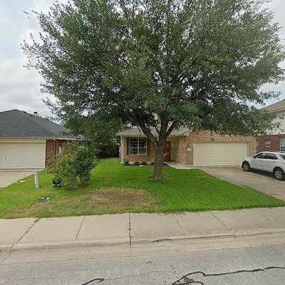 203 Hanstrom Dr, Hutto, TX 78634