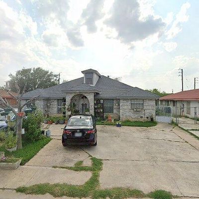 204 S Espana Dr, Laredo, TX 78043