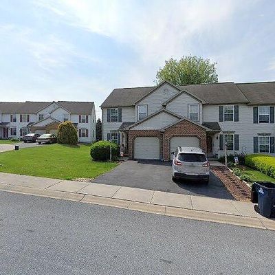 206 Fieldcrest Dr, New Holland, PA 17557