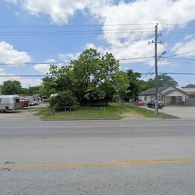 206 N Main St, Highlands, TX 77562