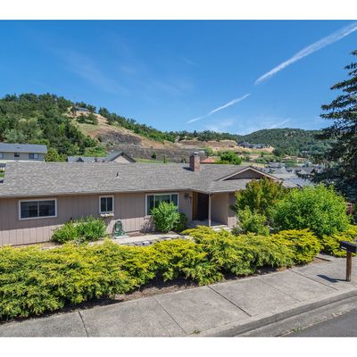 2066 Nw Sunberry Dr, Roseburg, OR 97471