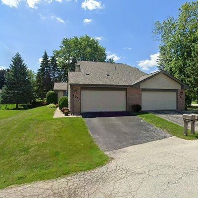 2077 E Pendragon Ct, Oak Creek, WI 53154