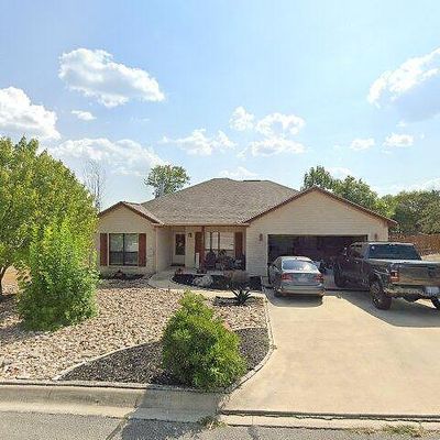 208 Red Oak Ln, Ingram, TX 78025