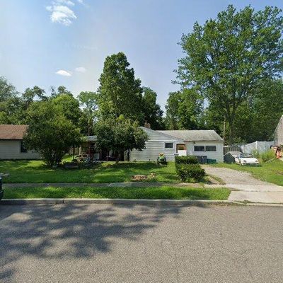 208 Thornridge Dr, Levittown, PA 19054