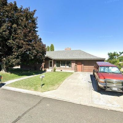 209 Bel Air Dr, Yakima, WA 98908