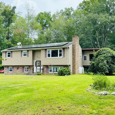 25 Roger Rd, Jewett City, CT 06351