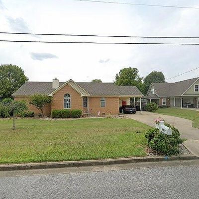 2501 Clifton Dr, Dyersburg, TN 38024