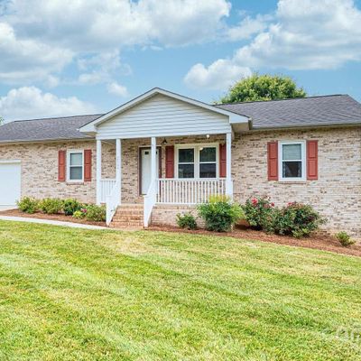 2505 Ashford Dr, Newton, NC 28658