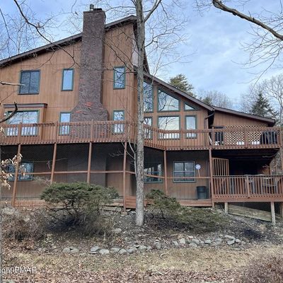 251 Brentwood Dr, Bushkill, PA 18324