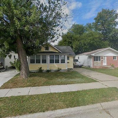 25111 Leach St, Roseville, MI 48066