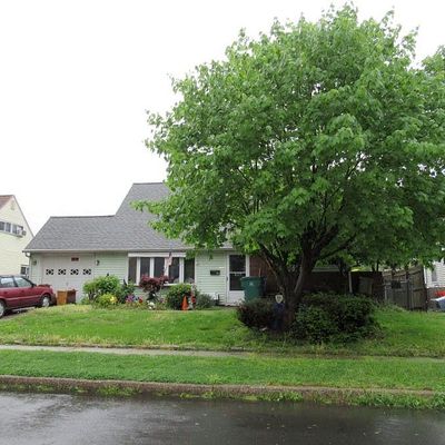 26 Kindle Ln, Levittown, PA 19055