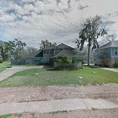 228 Wedgewood St, Lake Jackson, TX 77566