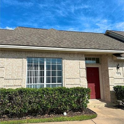 233 Navarro Dr, College Station, TX 77845