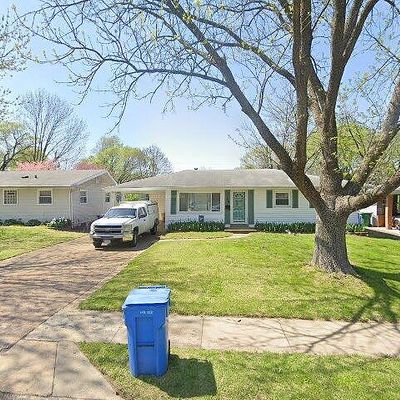 29 Manor Dr, Florissant, MO 63031