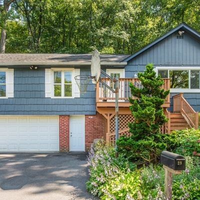 29 Old Woodland Trl, Oak Ridge, NJ 07438