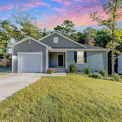 29 York Ct, Spring Lake, NC 28390