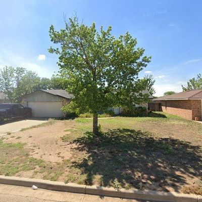 2903 Lometa Dr, Plainview, TX 79072