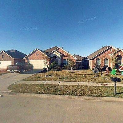 2914 Standing Springs Ln, Dickinson, TX 77539