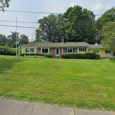 3 Sealand Dr, Newtown, CT 06470