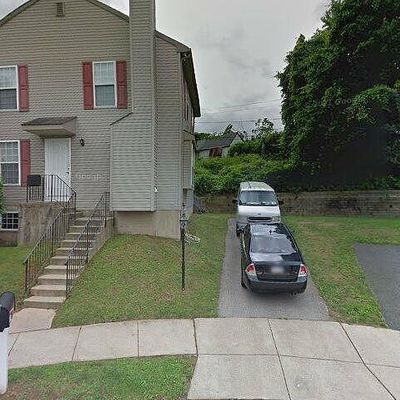 30 Duttonview Dr, Aston, PA 19014