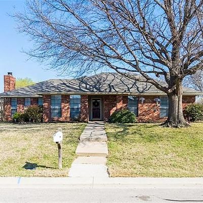 301 Greenleaf St, Lewisville, TX 75077