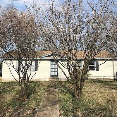 302 E Spruce St, Whitewright, TX 75491