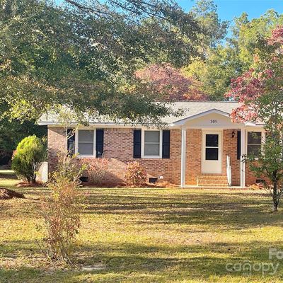 305 Spring St E, Bethune, SC 29009