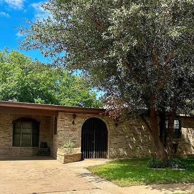 307 33 Rd St, Snyder, TX 79549