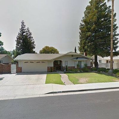 3090 Ezie Ave, Clovis, CA 93611