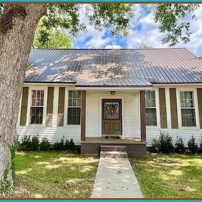 31 Court St, Coffeeville, MS 38922