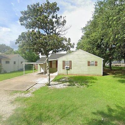 2748 Boyd Ave, Groves, TX 77619